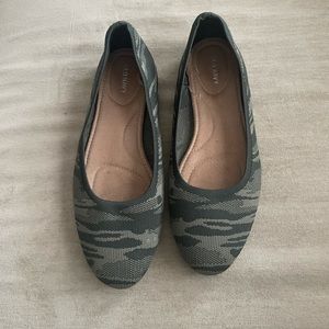 Old navy women’s size 10 cano flats